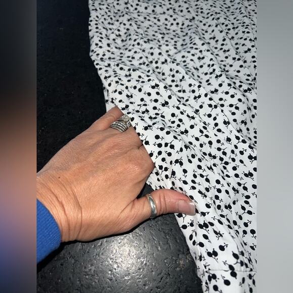 NEW LOFT Floral Flutter V-Neck White Black Pocket Dress sz 8 - Picture 8 of 12